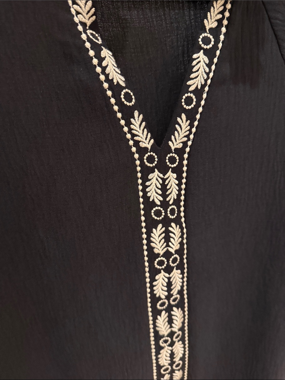 Boutique embroidered puff sleeve top - Picture 3 of 7